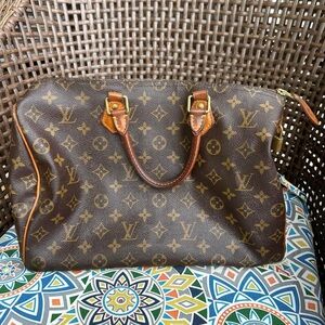 Authentic Louis Vuitton Speedy 30 bag.